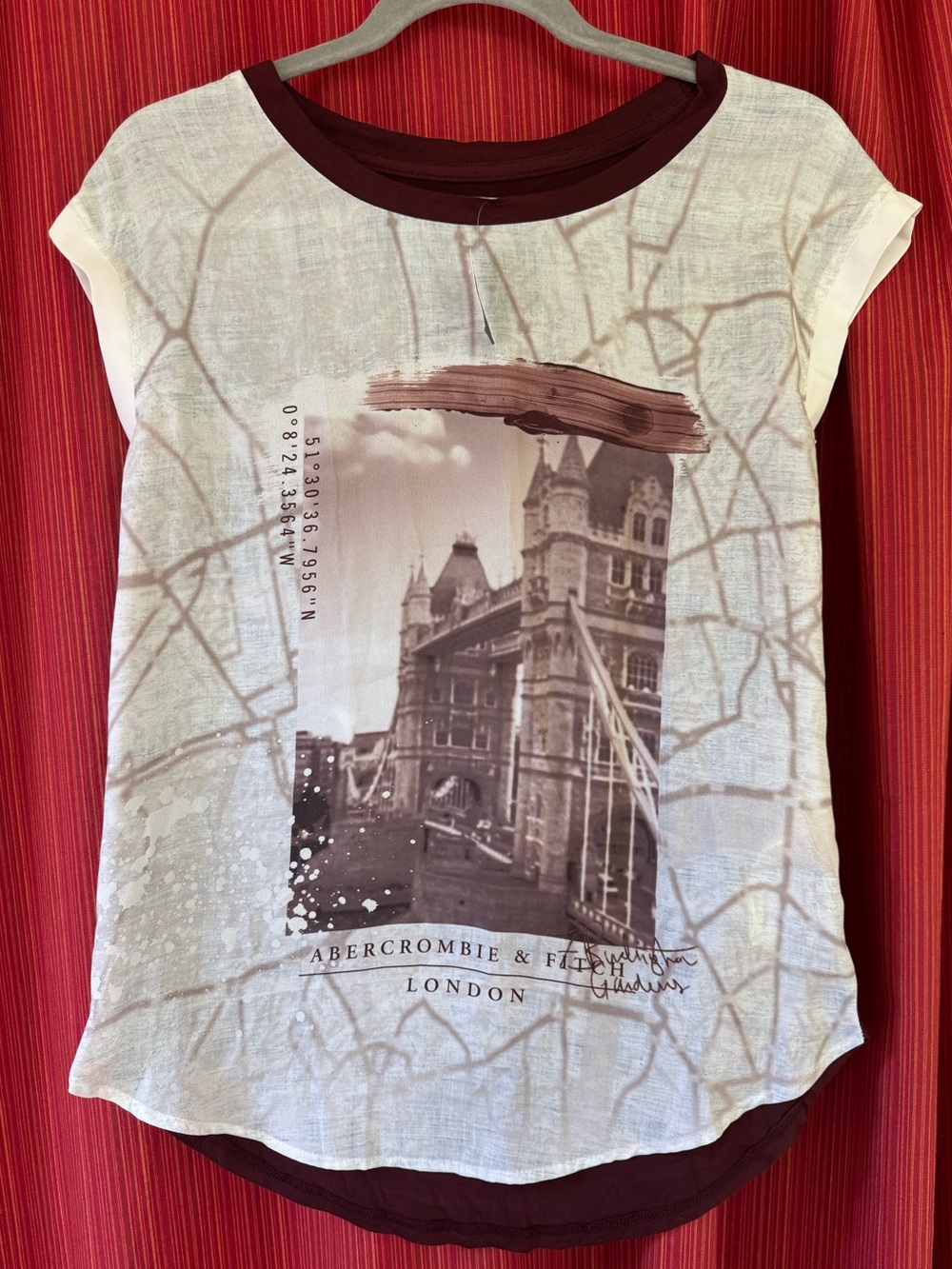 NWT Abercrombie & Fitch Cream Tee with Maroon Back and London Graphic Size XS